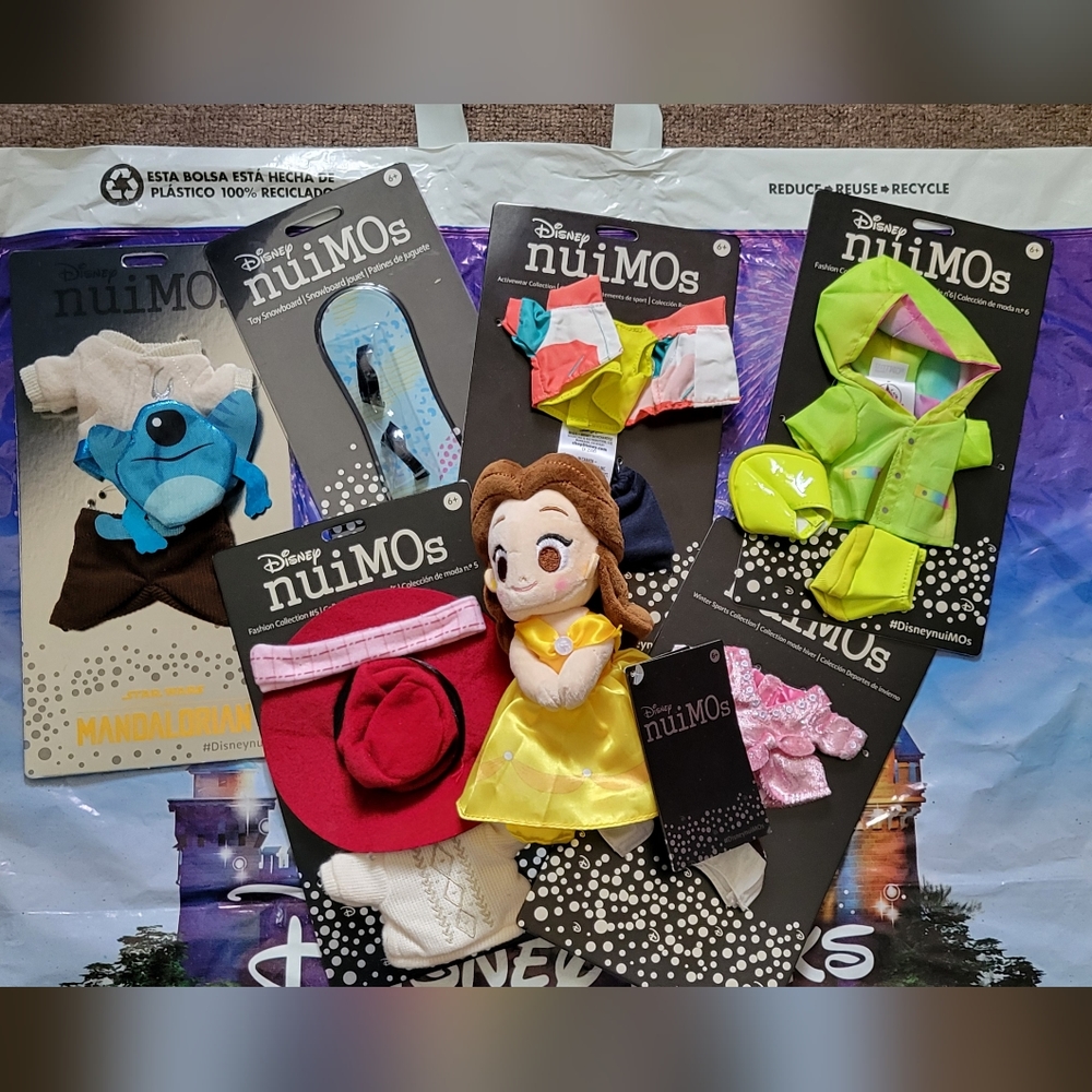DISNEY NUIMOS Belle with 5 outfits included and skateboard